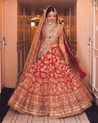 5 Tips to Look Beautiful in Bollywood and Bridal Sarees