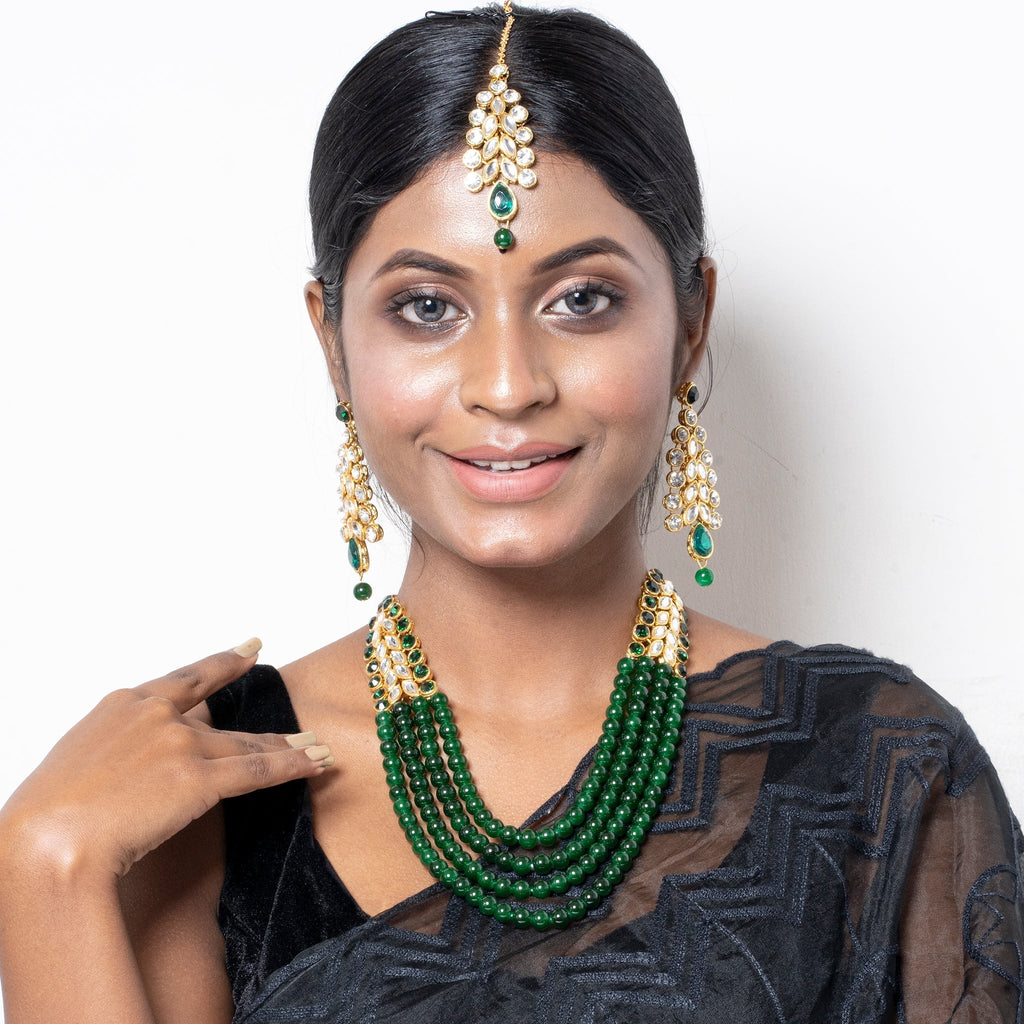 EMERALD CRYRSTAL NECKLACE SET WITH MANGTIKA